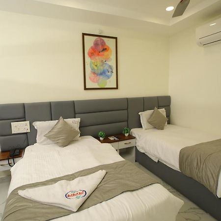 ホテル Radha Rani Residency Khammam エクステリア 写真
