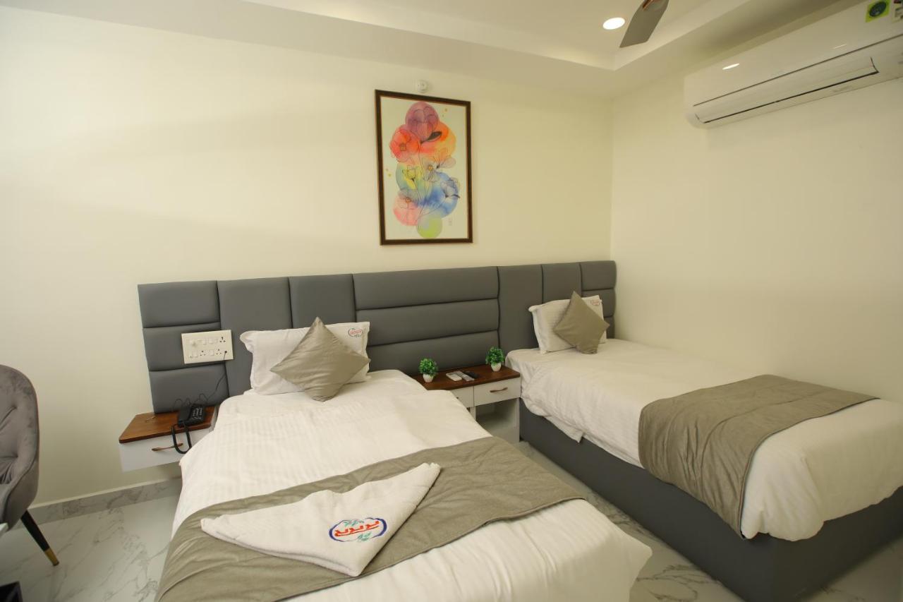 ホテル Radha Rani Residency Khammam エクステリア 写真