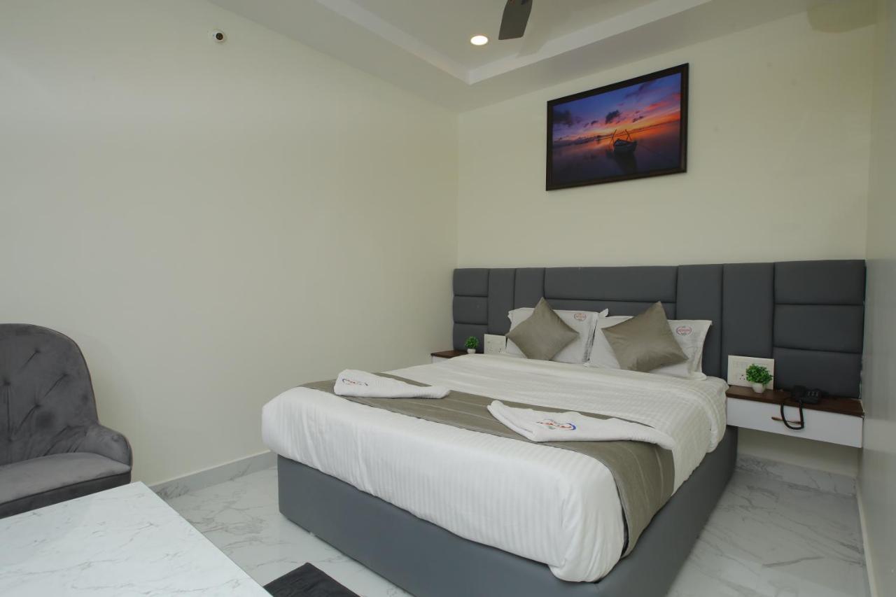 ホテル Radha Rani Residency Khammam エクステリア 写真