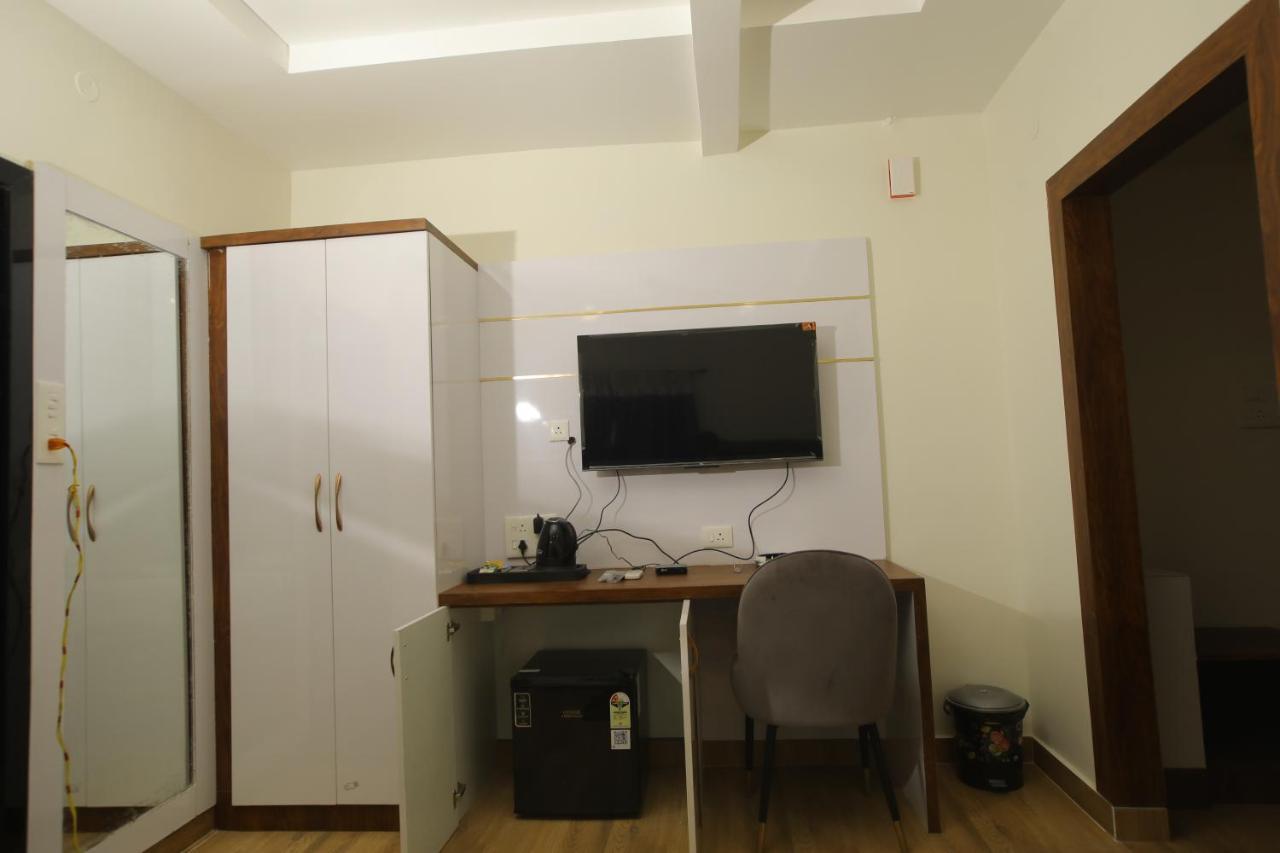 ホテル Radha Rani Residency Khammam エクステリア 写真